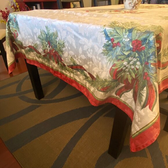 Vintage Christmas Celebration Holiday Colourful Tablecloth 3 m x 1.55 m - Picture 2 of 2